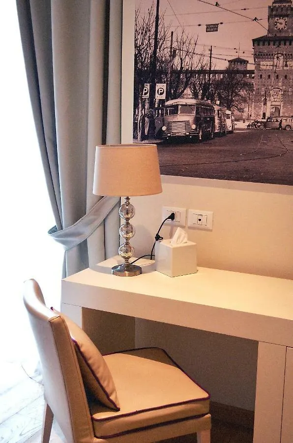 Rooms Milano Duomo 2*, מילאנו