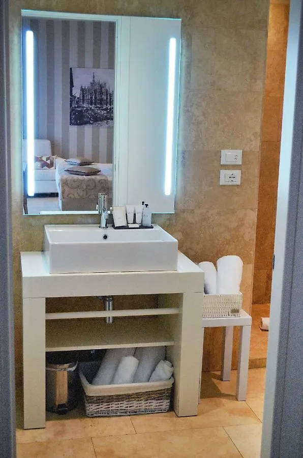 Rooms Milano Duomo בית הארחה