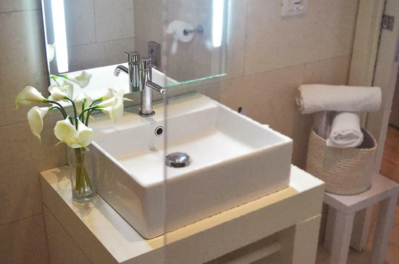 Rooms Milano Duomo 2*, מילאנו איטליה