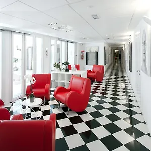 & Urban Padel Apartahotel