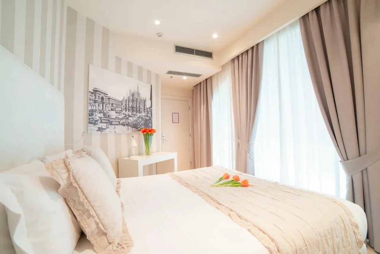 Rooms Milano Duomo 2*, Milan