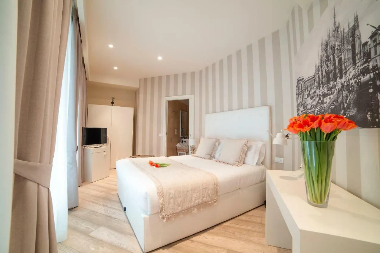 Rooms Milano Duomo 2*, Milan
